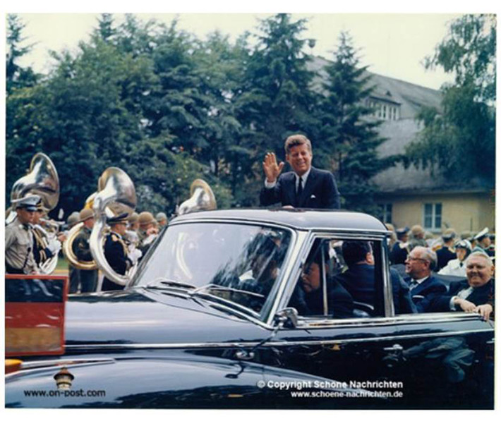 Präsident Kennedy und Ludwig Erhardt im Adenauer Pullmann Landaulet